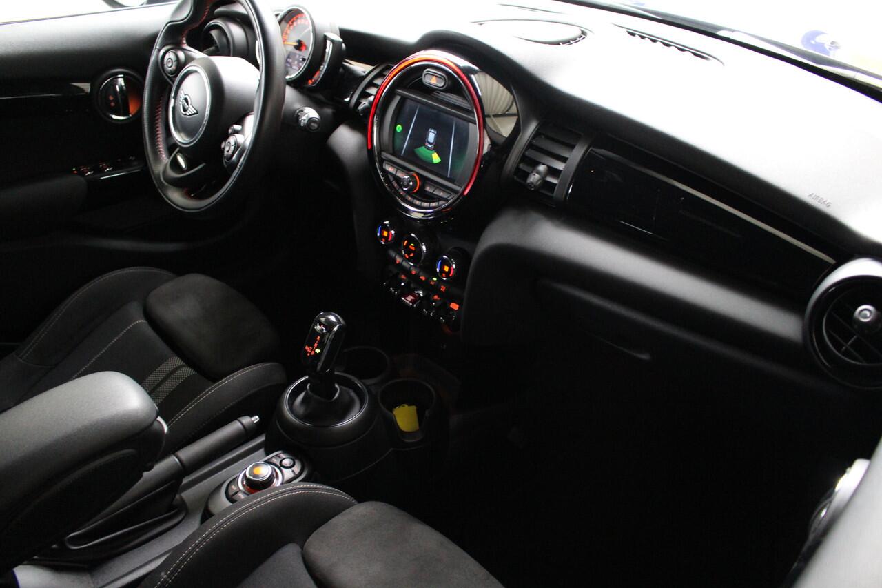 Mini COOPER Mini 1.5 Automaat JCW Pakket Navigatie | Led verlichting | Climate Control | Cruise Control
