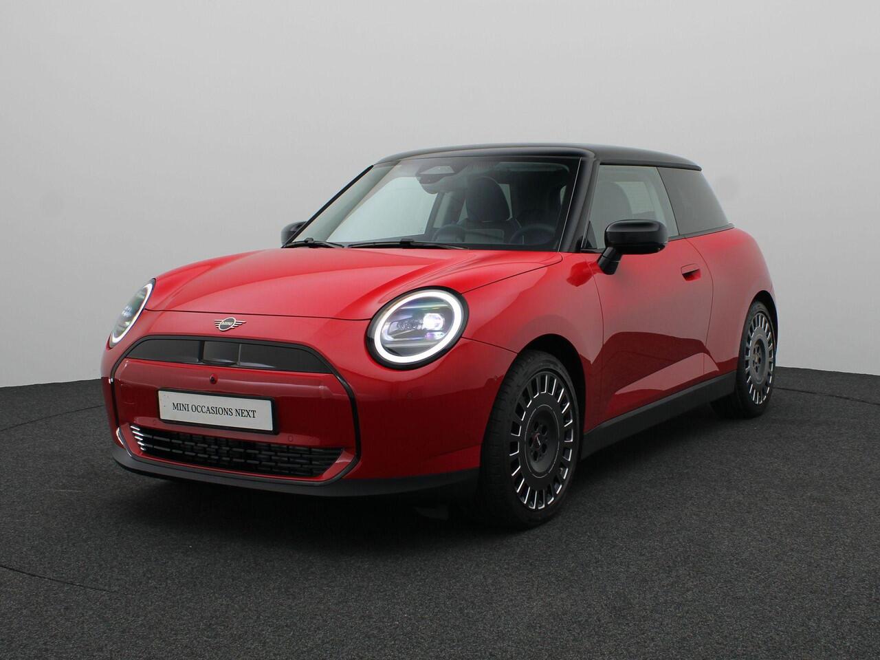 Mini COOPER 3-Deurs E Pakket L + Glazen panoramadak + Parking Assistant Plus + Harman Kardon + Driving Assistant+ Comfort Access + Led + 19''