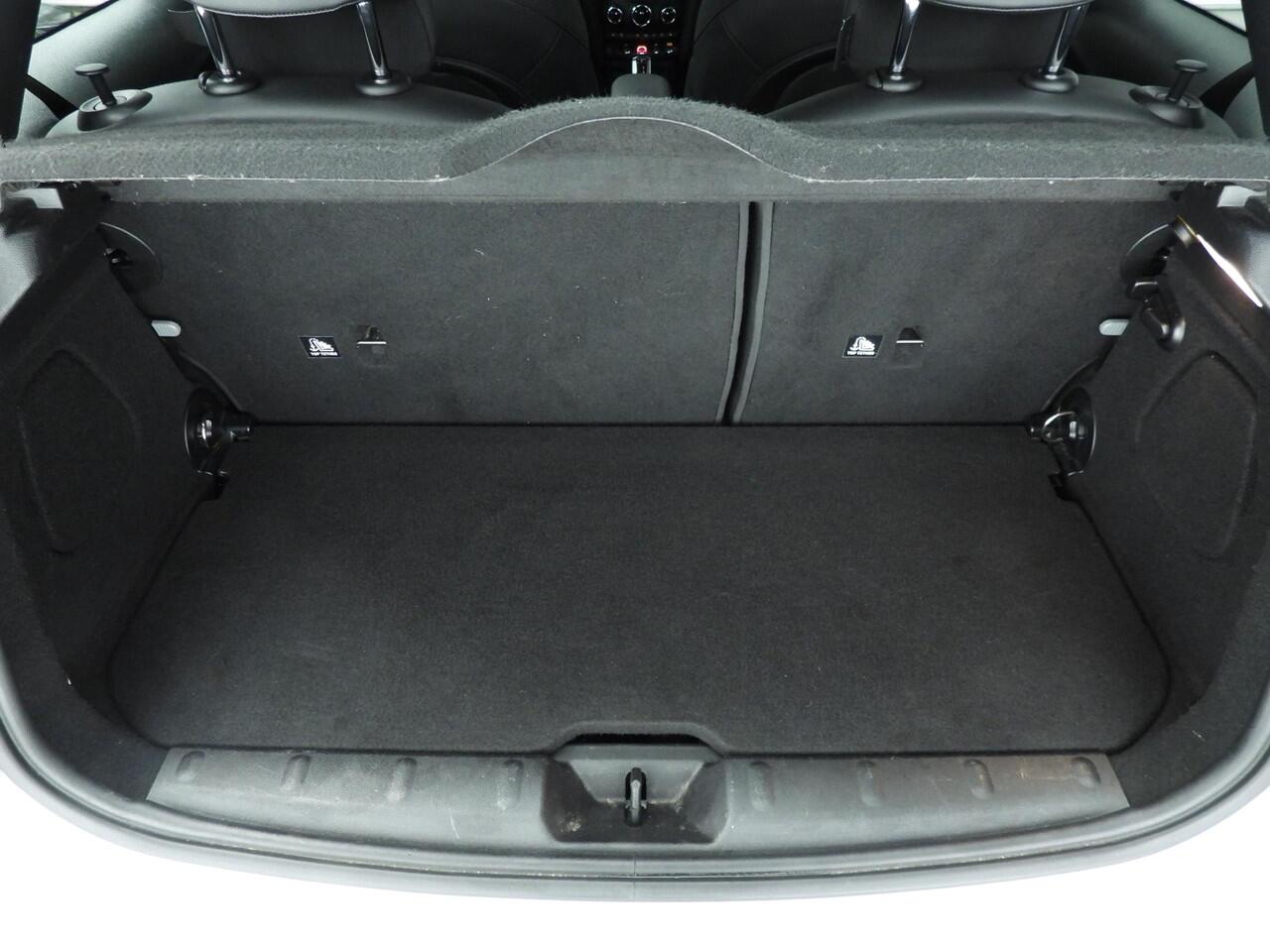 Mini COOPER 3-deurs Camden Go Edition / Automaat / Leder / Sportstoelen / LED / Stoelverwarming / Climate / Alu wielen 17 inch black