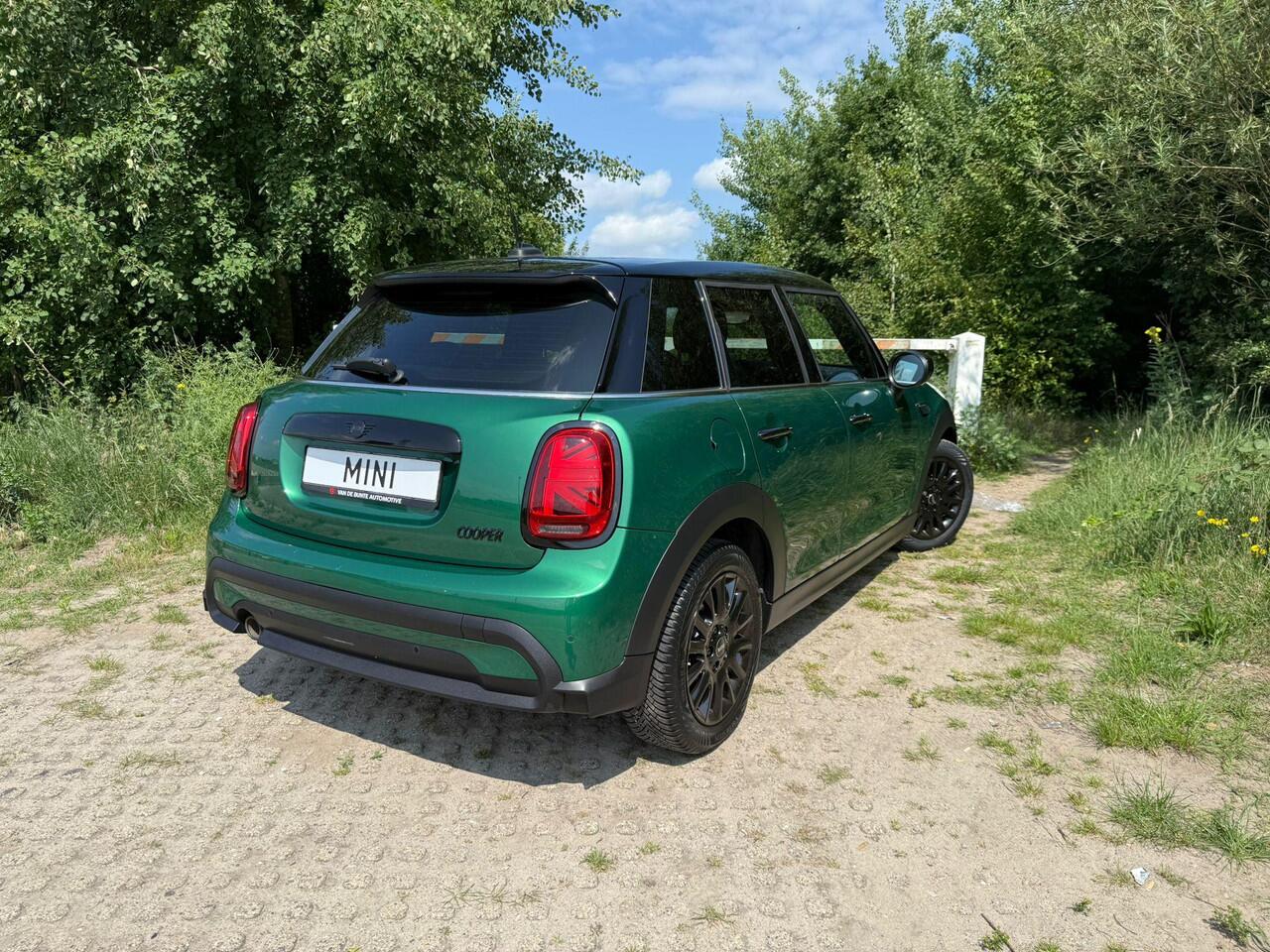 Mini COOPER 1.5 Business Edition *Automaat & Navigatie*