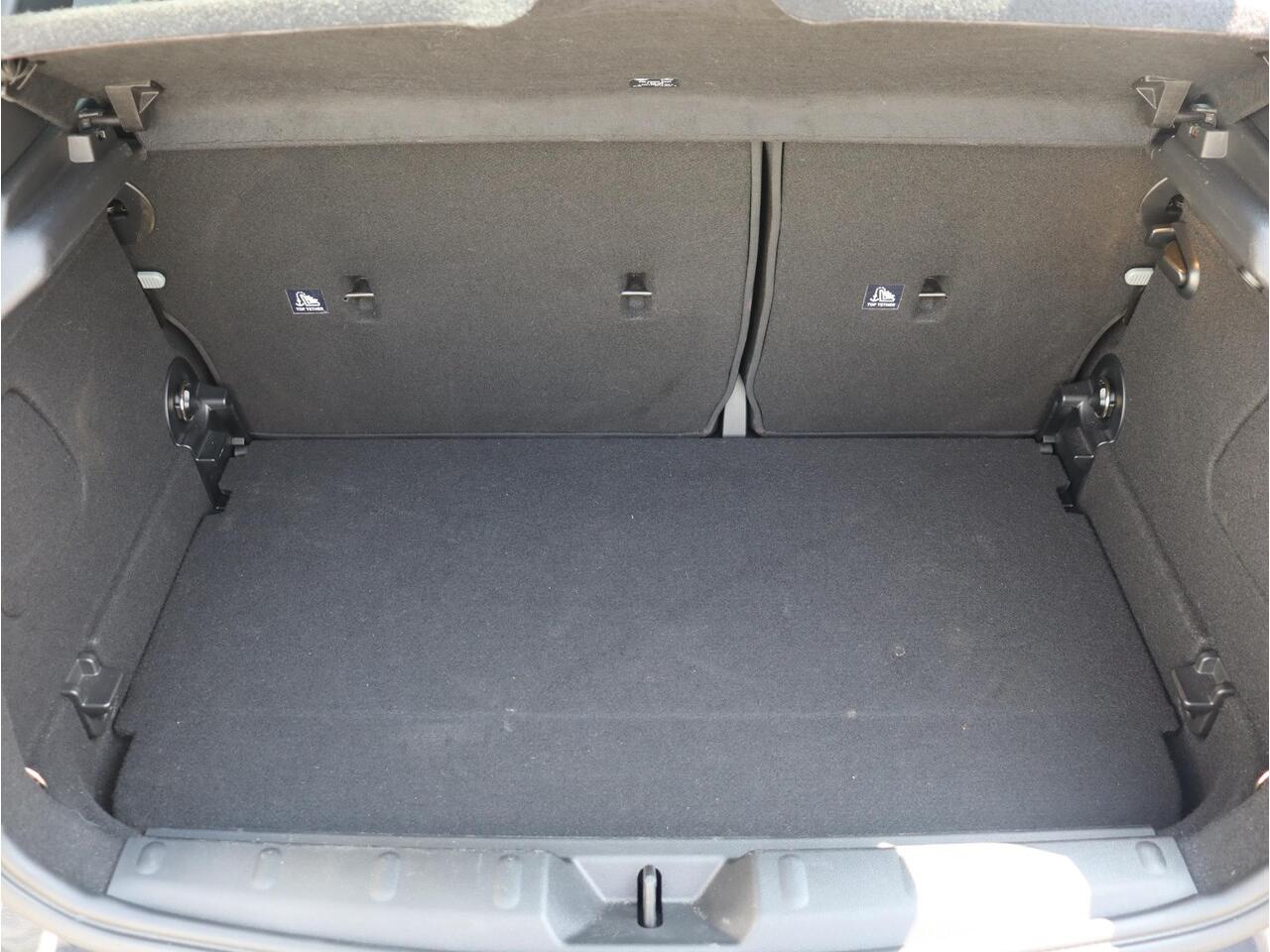 Mini COOPER 5-deurs | Resolute Edition + Panodak + Harman Kardon + Camera + Sportstoelen + Getint Glas + Apple Carplay + 18'' LMV