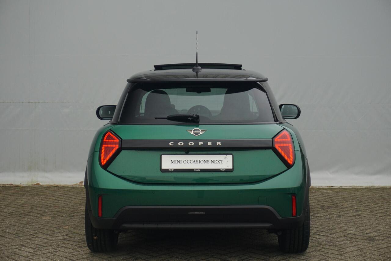 Mini COOPER 3-Deurs C Favoured / Panorama Dak / Stoel en Stuurverwarming