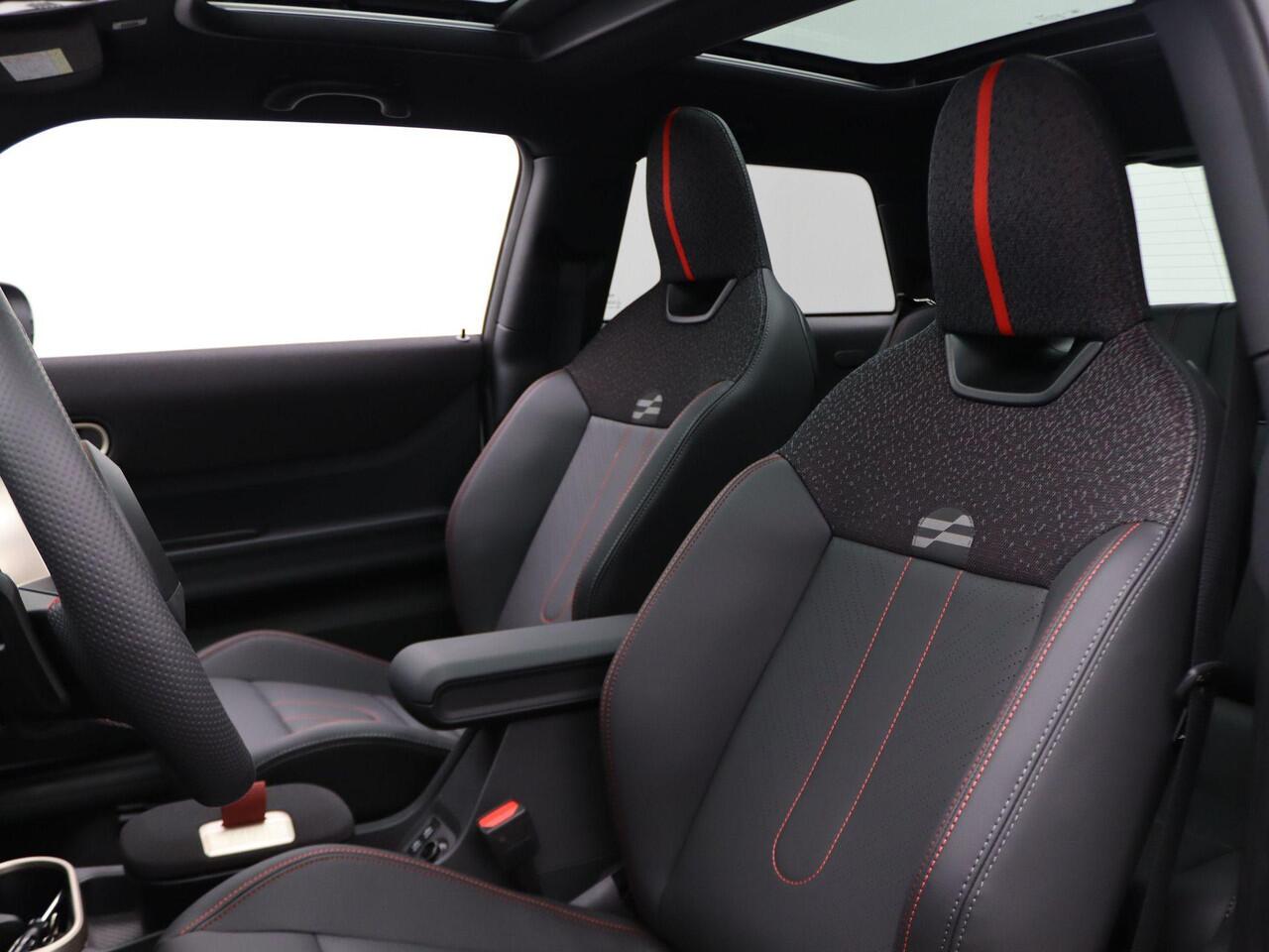 Mini COOPER 3-Deurs John Cooper Works + Pakket M + Driving Assistant + Glazen panoramadak + Parking Assistant + 17''