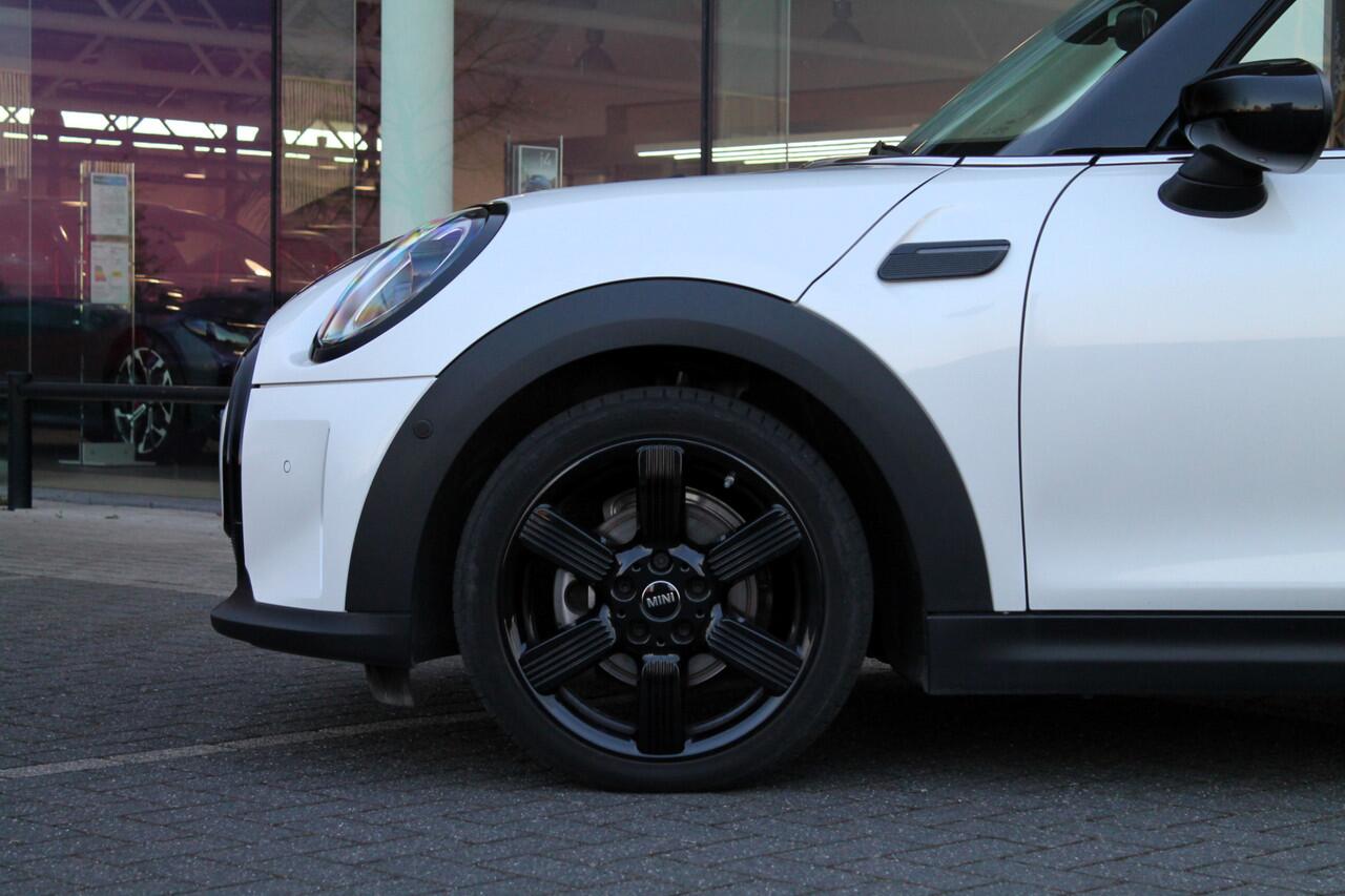 Mini COOPER Cabrio Classic Automaat / Sportstoelen / Stoelverwarming / LED / Cruise Control / Harman Kardon / Achteruitrijcamera / Comfort Access