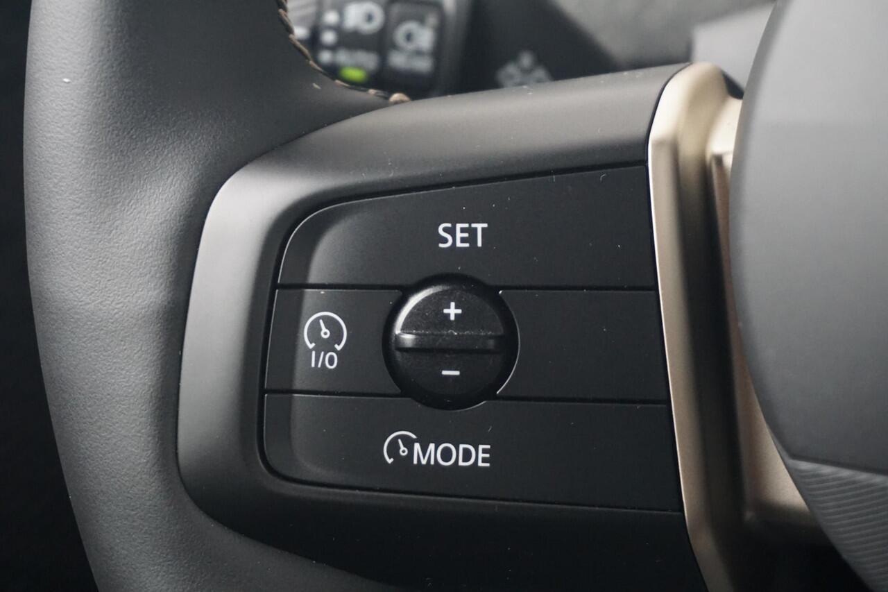 Mini COOPER 3-Deurs C / Favoured Uitvoering / Pakket M / 18'' LM Velgen