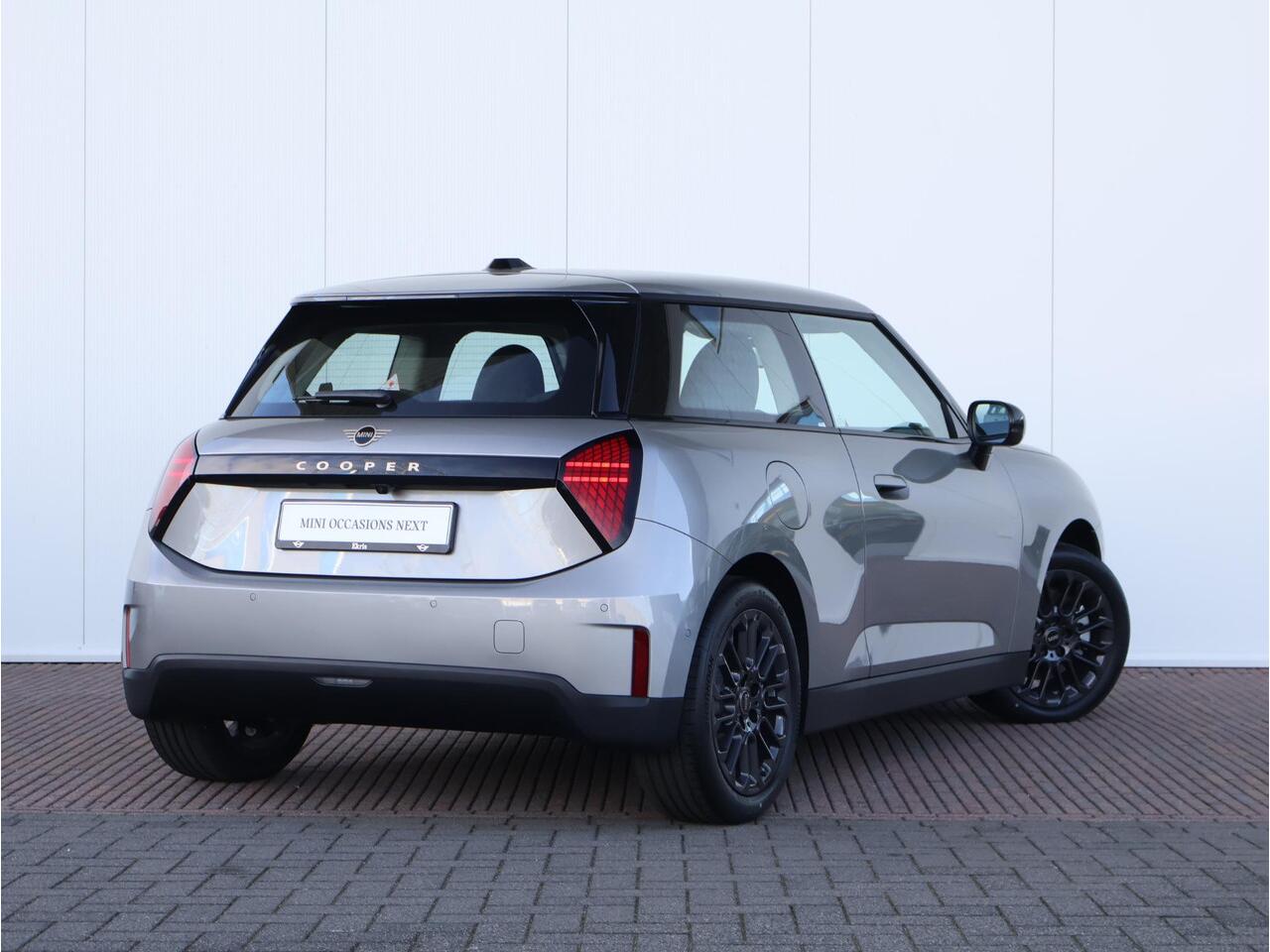Mini COOPER Mini E Essential 40.7 kWh achteruitrijcamera/ 17"LMV/ LED-koplampen/ Nieuw