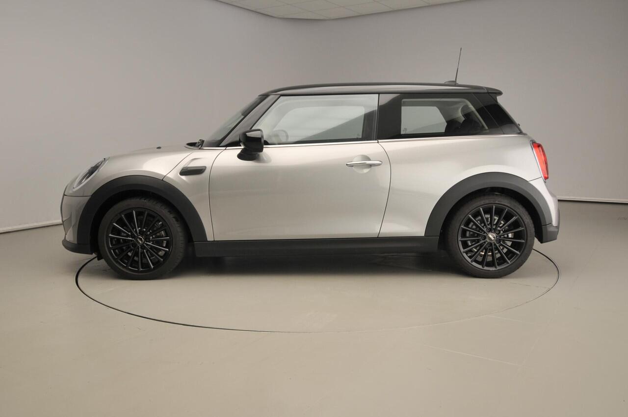 Mini COOPER 3-deurs Handgeschakeld / LED / DAB / PDC / Climate / Cruise / Navi / Alu wielen 17 inch