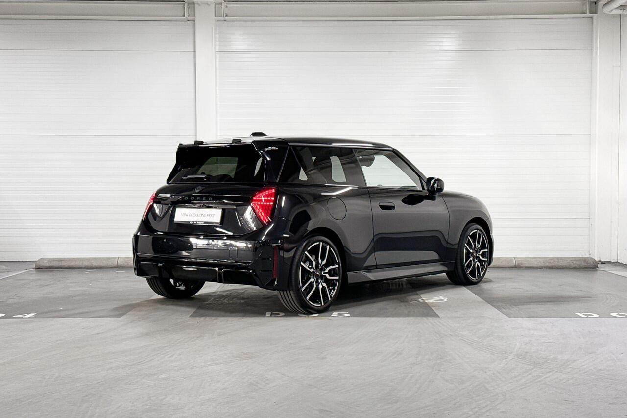 Mini COOPER E | John Cooper Works uitvoering | Pakket XL | 18" John Cooper Works Lap Spoke two-tone