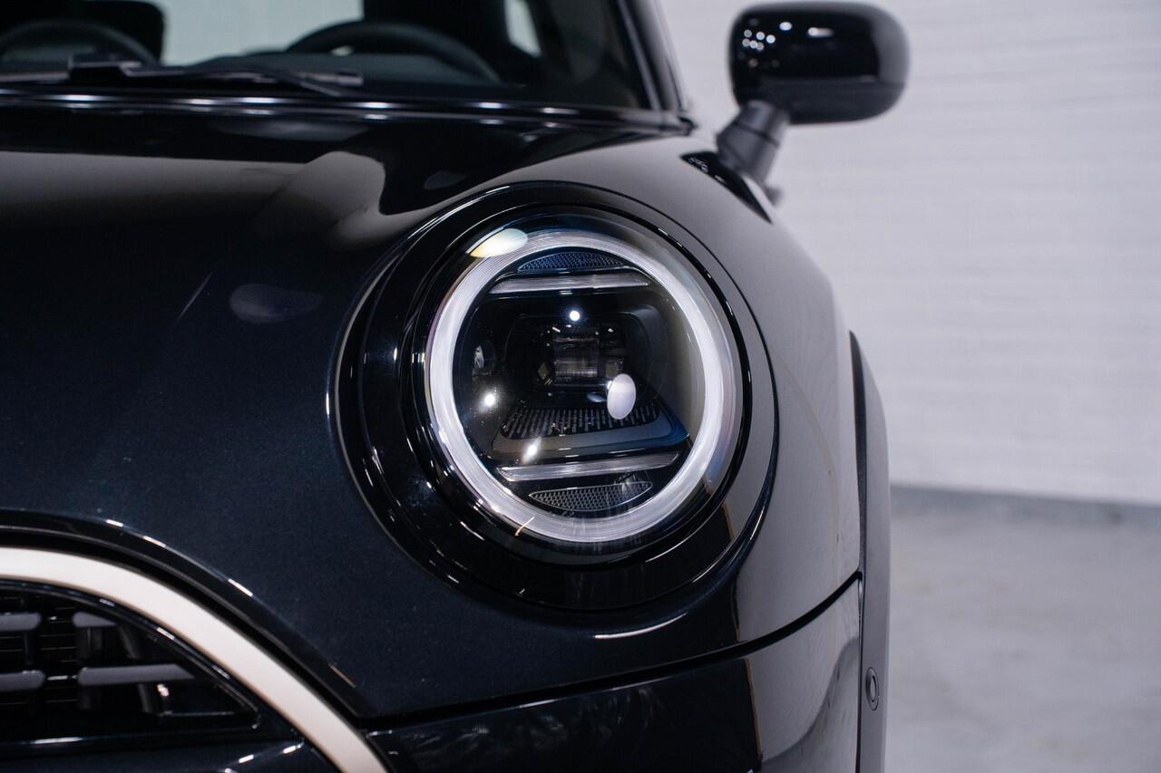 Mini COOPER Mini 1.5 C Classic XS Navi PDC v+a Cruise Camera Lederen bekleding Stoel/stuurverw. Clima Led koplampen Apple Carplay