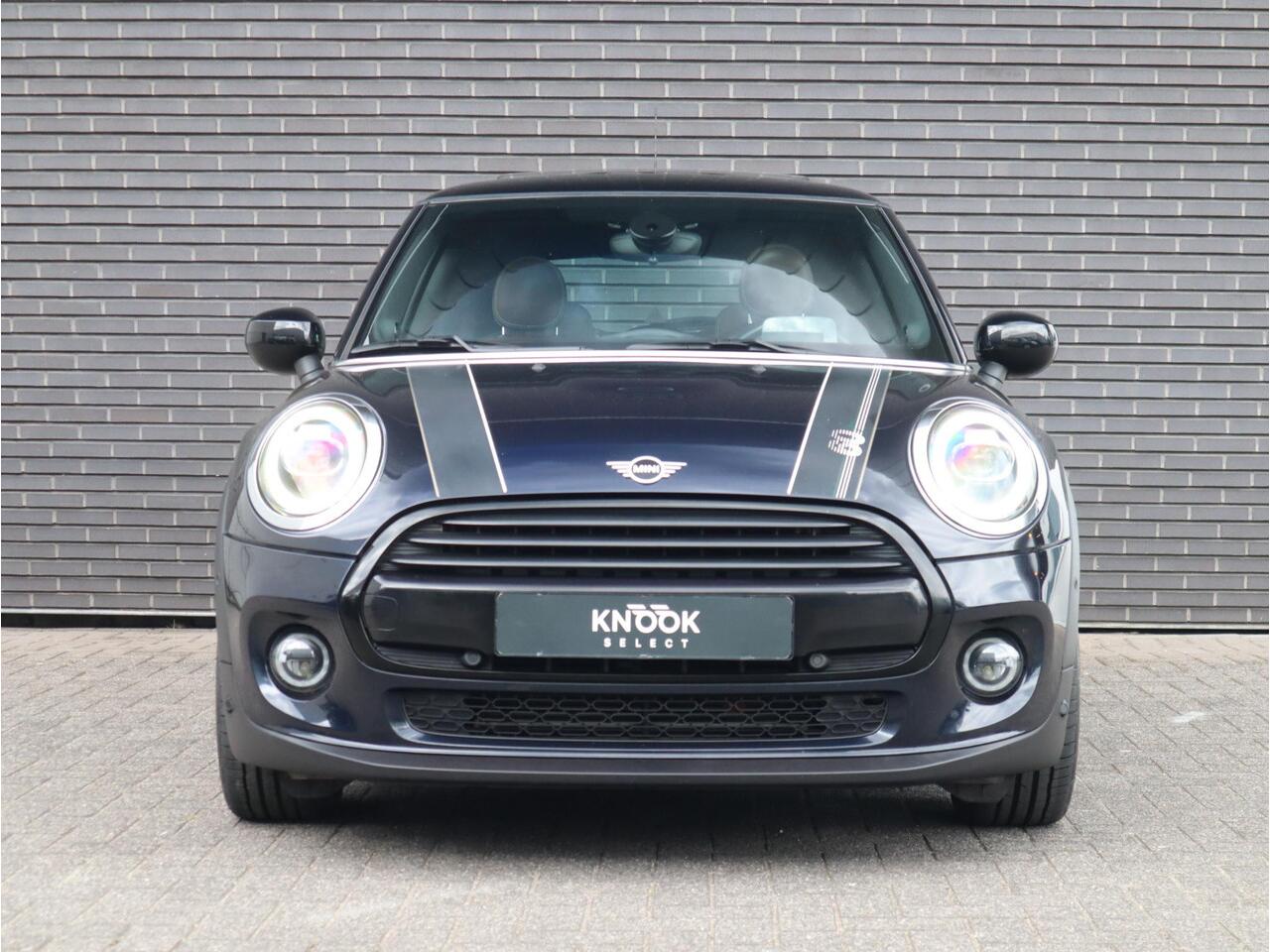 Mini COOPER Hatchback Automaat 3 deurs / 60 Years Edition / Panoramadak / Harman Kardon / Head-Up Display / Leder / 17 Inch / Stoelverwarming / LED / Extra Getint Glas / Sportstoelen / Climate Control