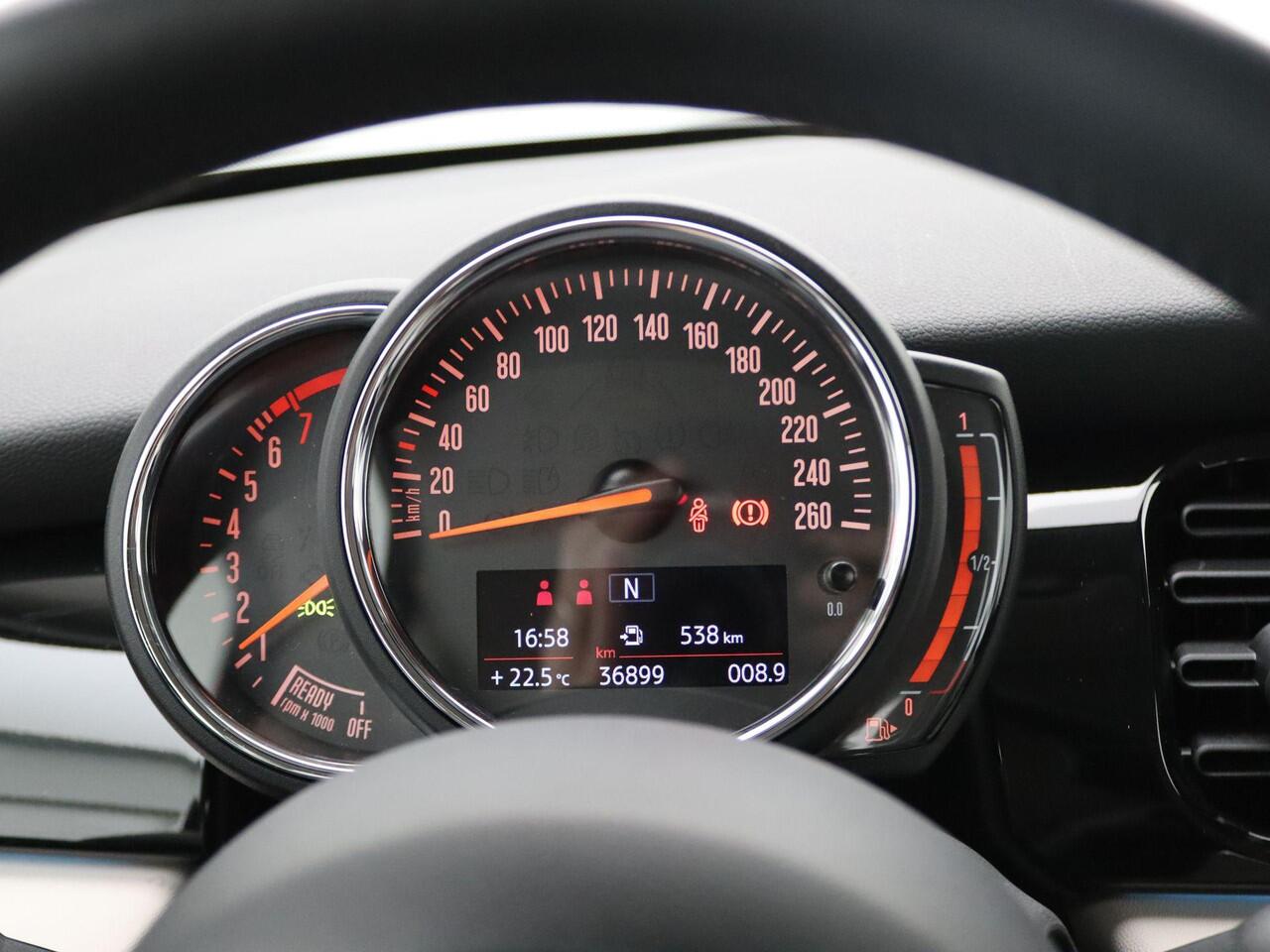 Mini COOPER 3-deurs Classic + Sportstoelen + PDC + LED + 16''