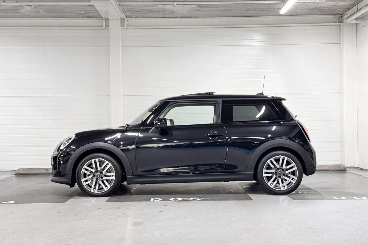 Mini COOPER C | Classic Uitvoering | Pakket M | Panorama dak | 17 inch Parallel Spoke 2-tone