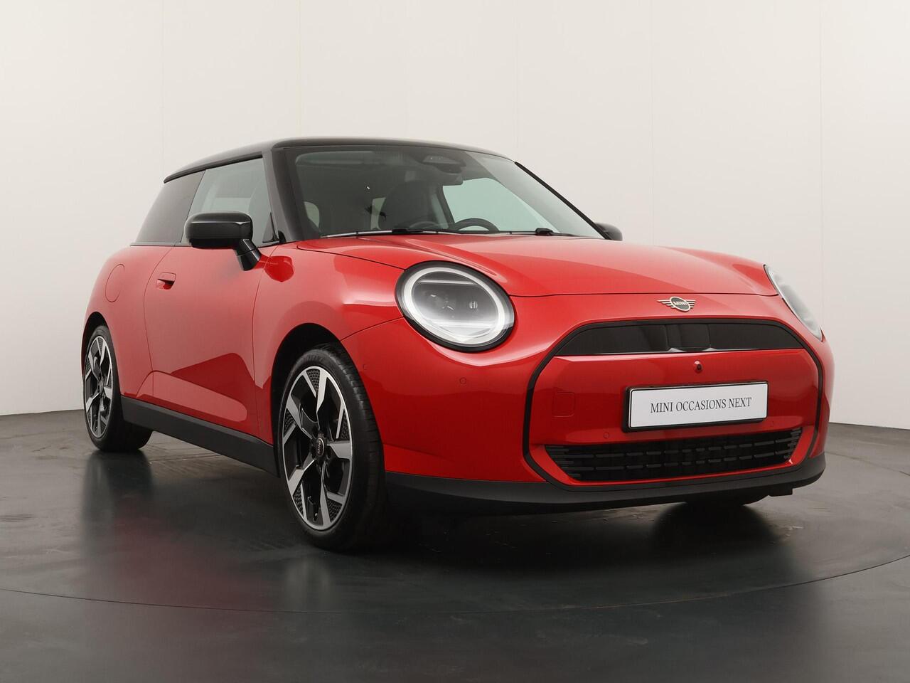 Mini COOPER 3-deurs E Classic Trim | Pakket L | Glazen Panoramdak | Stuur- Stoelverwarming | Head-Up | Harman Kardon | Comfort Access
