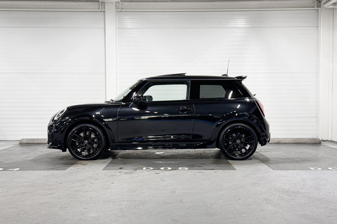 Mini COOPER C | John Cooper Works Uitvoering | Pakket M | 18" John Cooper Works Lap Spoke Jet Black | Selections