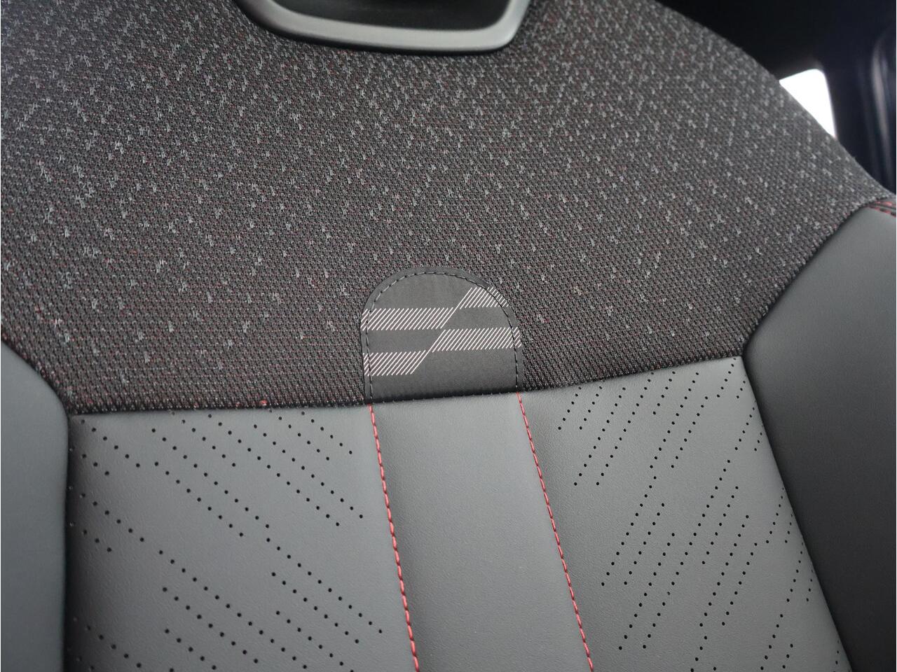 Mini COOPER Mini 1.5 C John Cooper Works M Panoramadak/ Stoelverwarming/ Stuurwielverwarming/ Comfort Access/ Head-Up