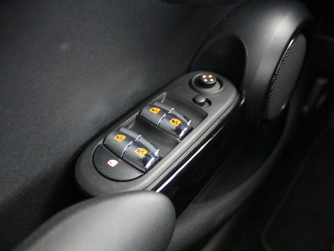 Mini COOPER Mini 1.5 Business Edition | Black style | PDC | Clima |*