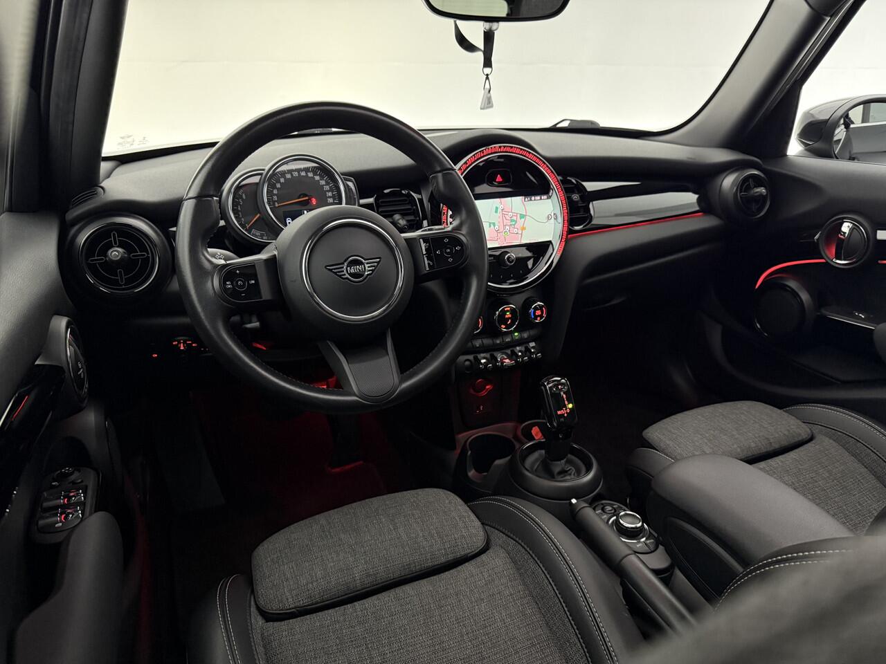Mini COOPER 1.5 Cooper Business Edition | Pano | Sfeerverl. | Carplay | Cruise | Parkeersens. | Navi | NAP