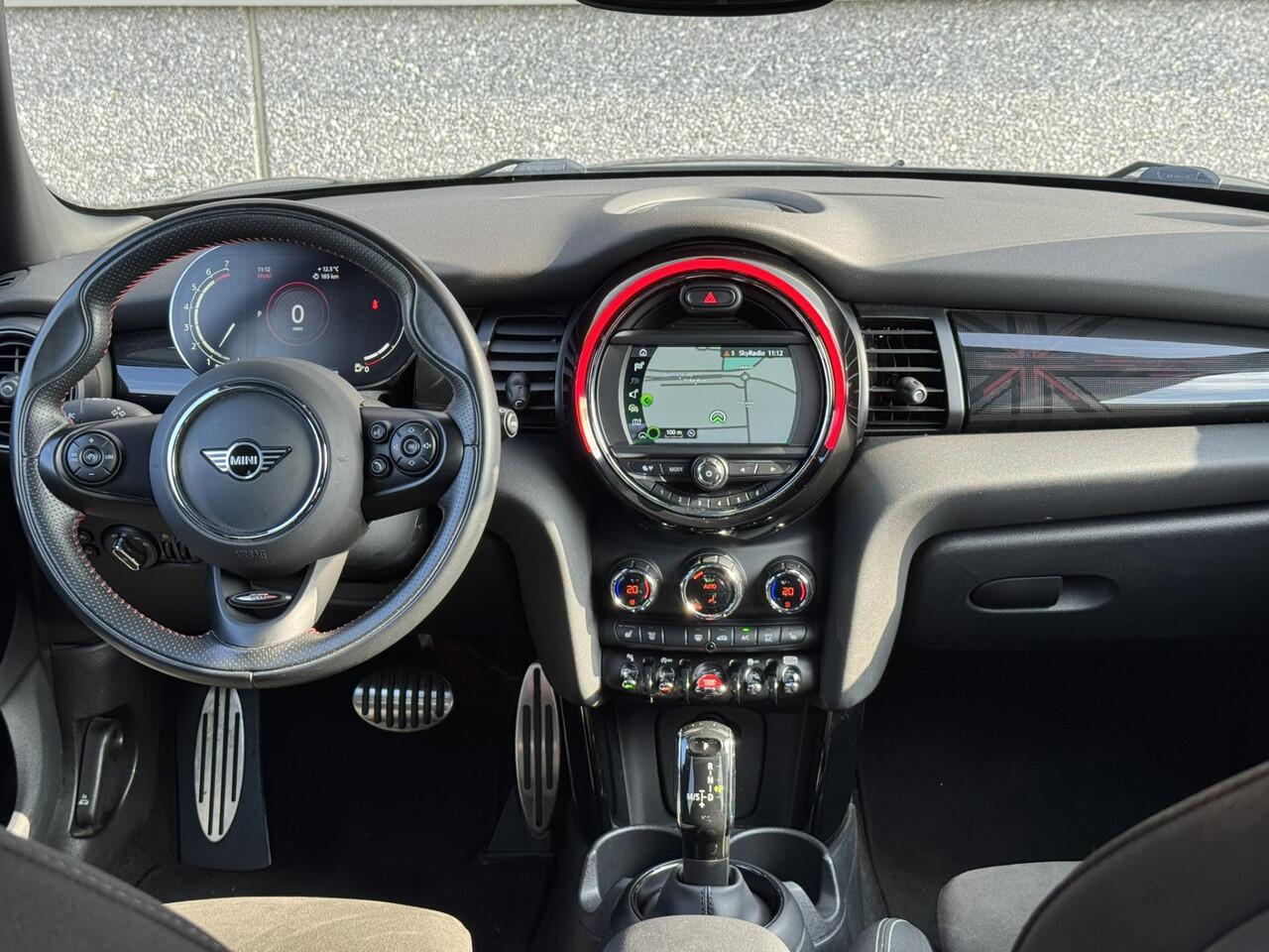Mini COOPER Mini 1.5 Chili John Cooper Works | Panoramadak | Clima | Carplay | JCW Sportstoelen & Stoelverwarming | PDC | LED | Dealer O.H.