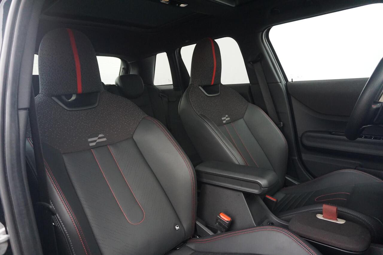 Mini COOPER 5-deurs | John Cooper Works Trim | Pakket M | Panoramadak | Head-Up Display | Driving Assistant | Comfort Access