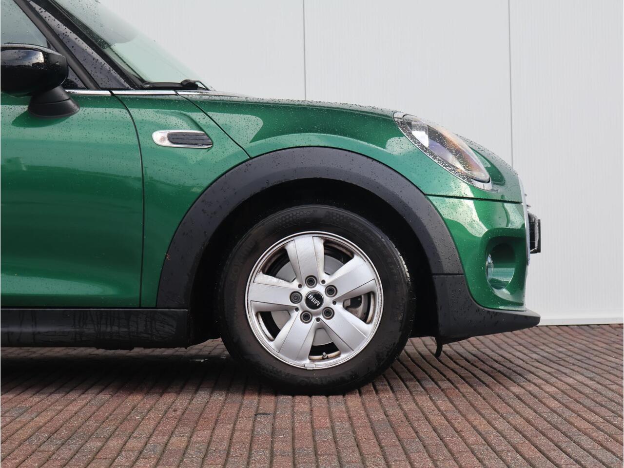 Mini COOPER 1.5 Multifunctioneel stuurwiel/ Cruise Control/ Navigatie
