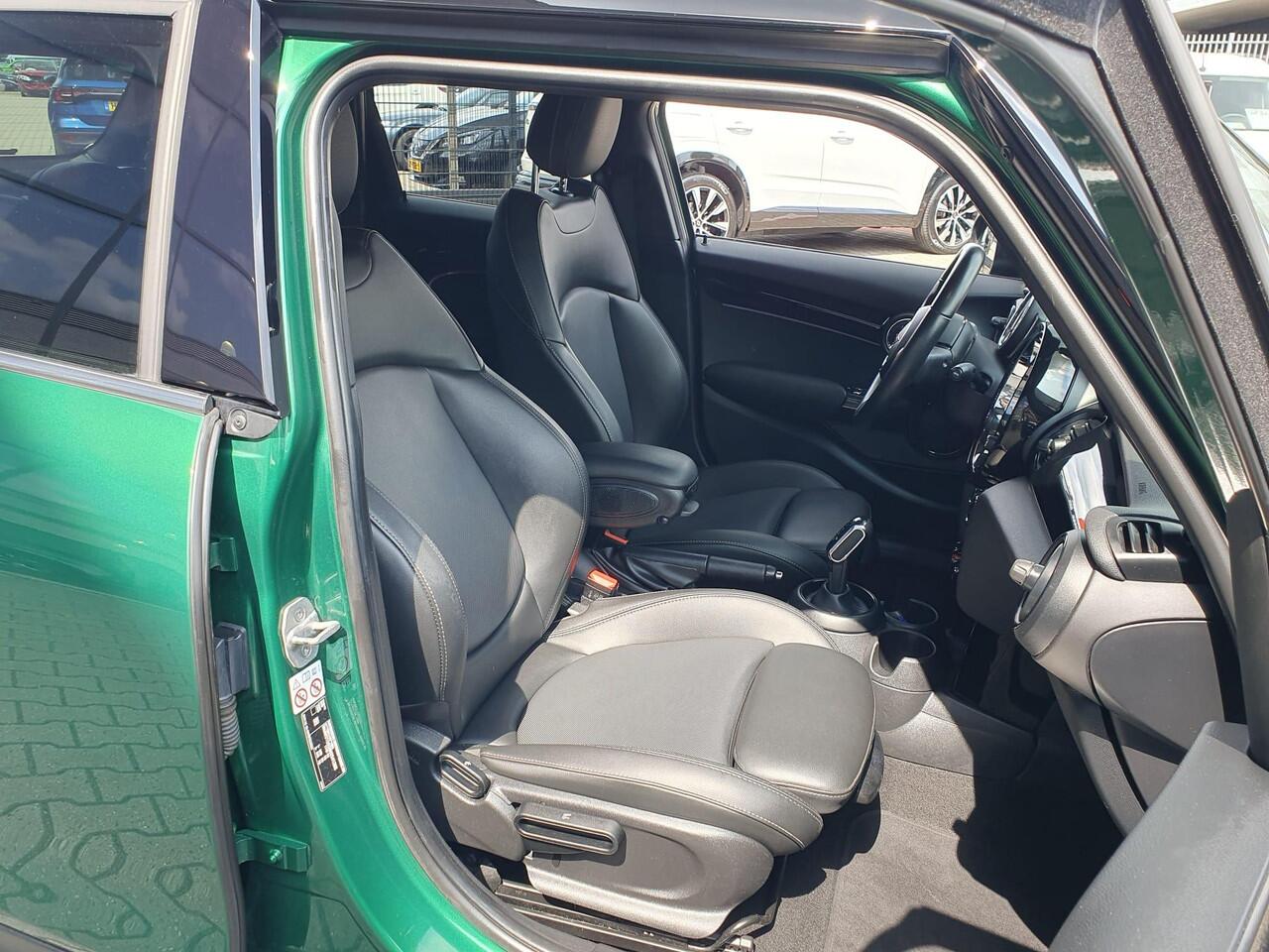 Mini COOPER 1.5 Business Edition *Automaat & Navigatie*