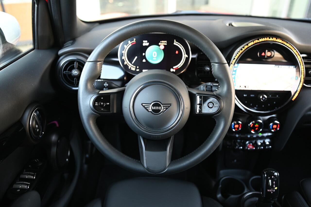 Mini COOPER Hatchback Camden Classic Automaat / Sportstoelen / LED / Cruise Control / Leder / Navigatie