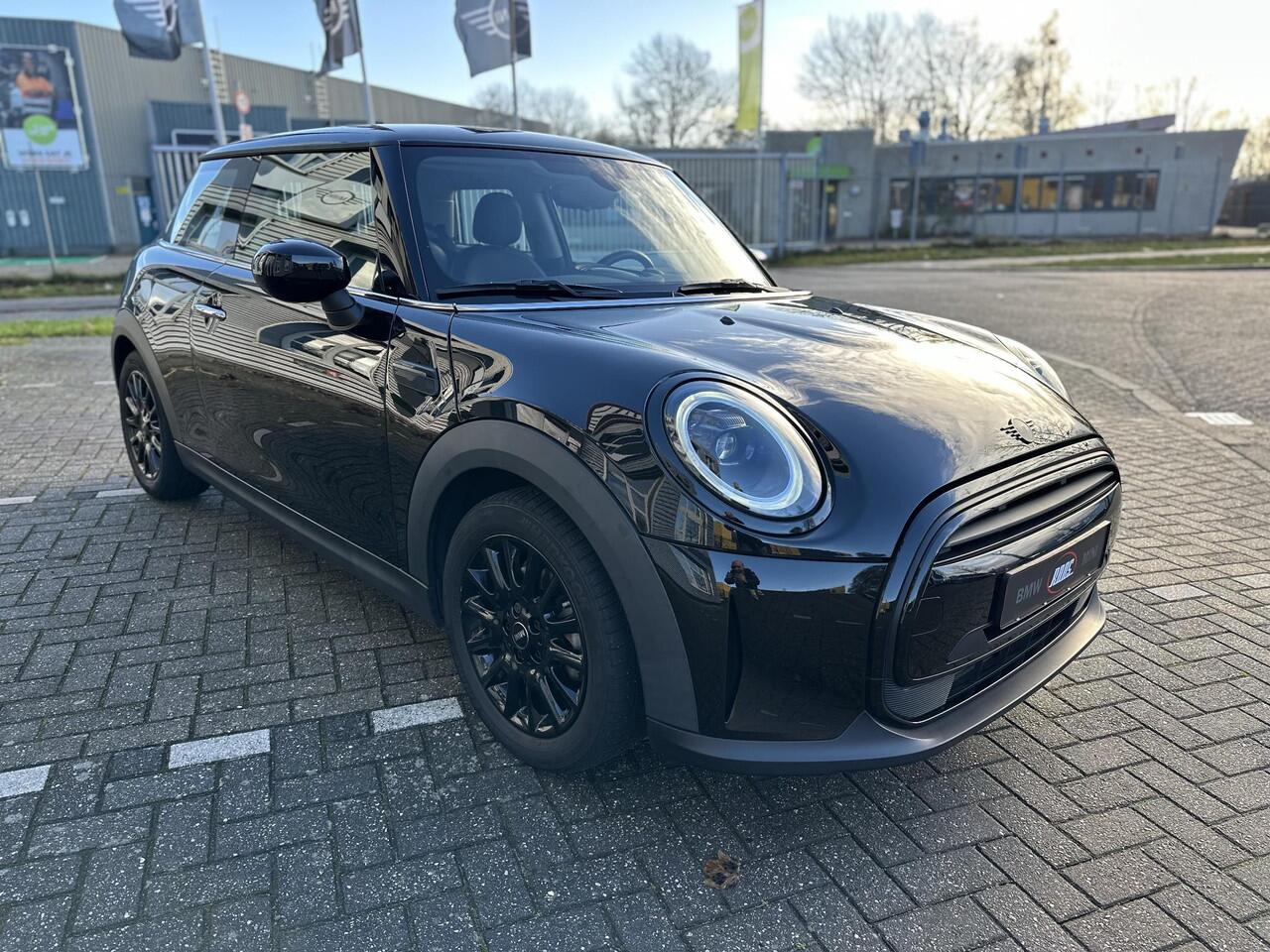 Mini COOPER 1.5 Essential Grote Navi & Apple Carplay