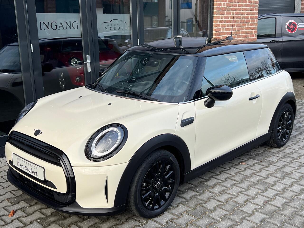 Mini COOPER Mini 1.5 Classic Aut. PANO / CARPLAY / LEER / LED 2022