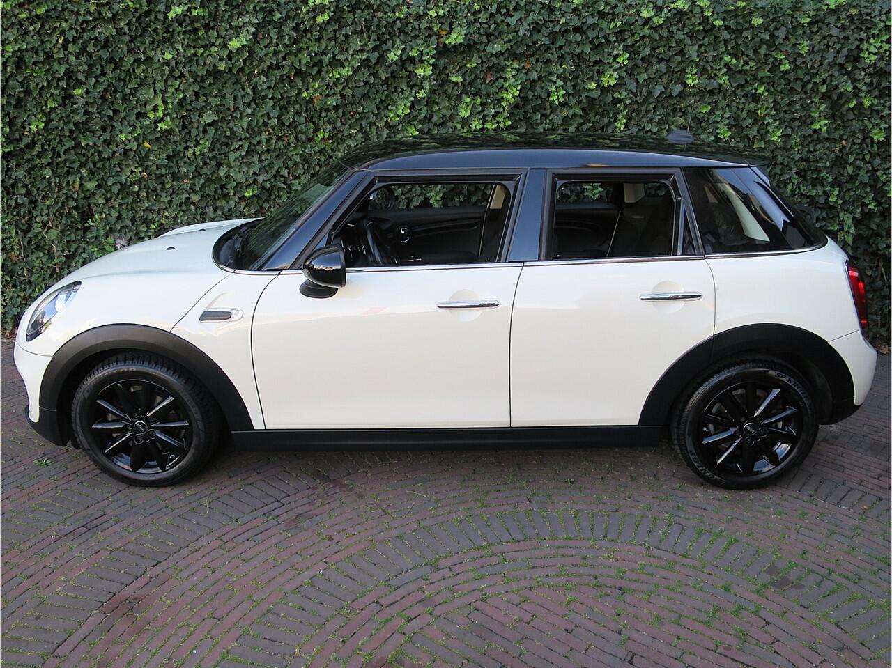 Mini COOPER 1.5 One Business Ed. F55 5-drs met Airco, Cruise, Apple CarPlay en 16"