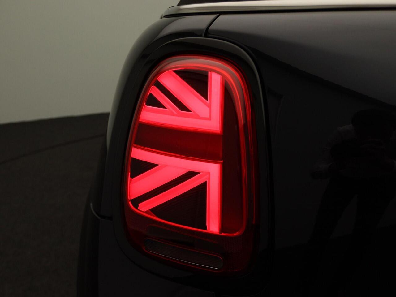 Mini COOPER Cabrio MINI Yours Uitvoering + Comfort Access + Windscherm + 18''