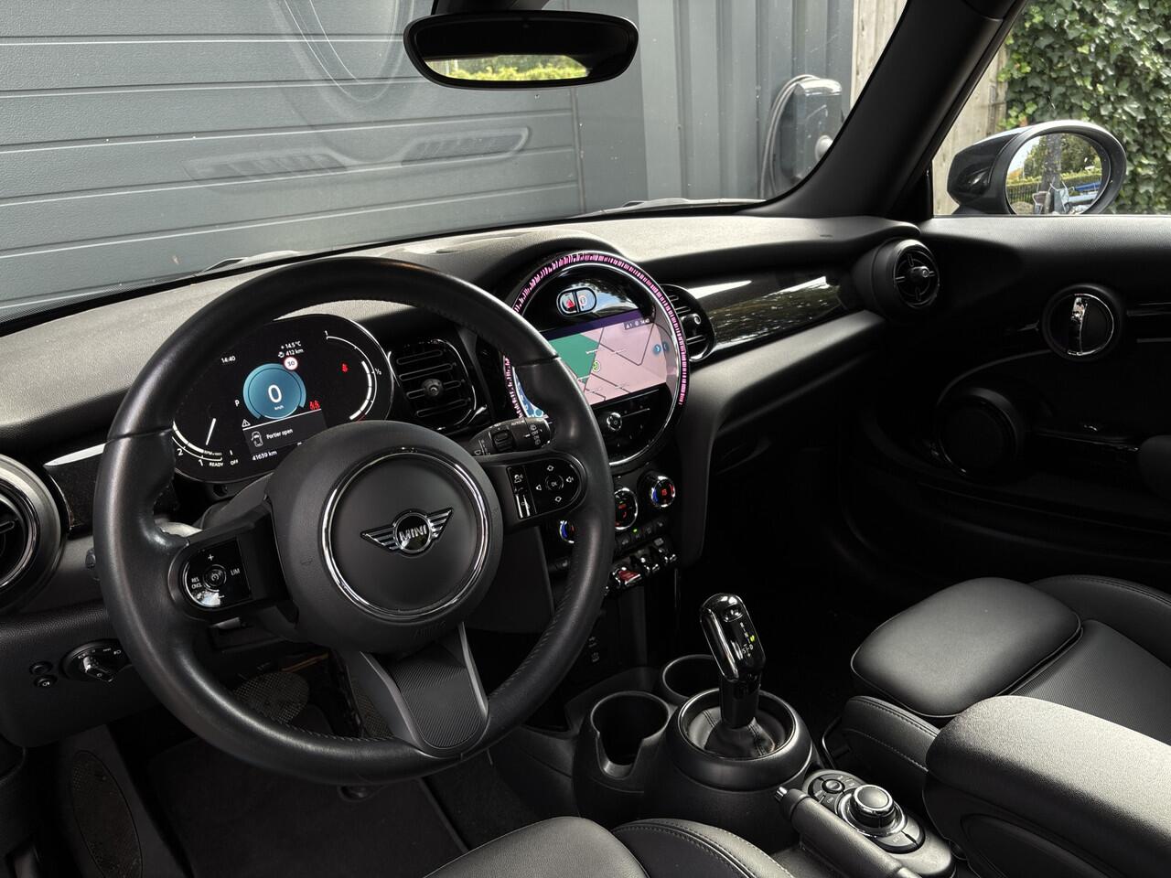 Mini COOPER Mini 1.5 Classic - Keyless - Navigatie - Stoelverwarming - Leder -