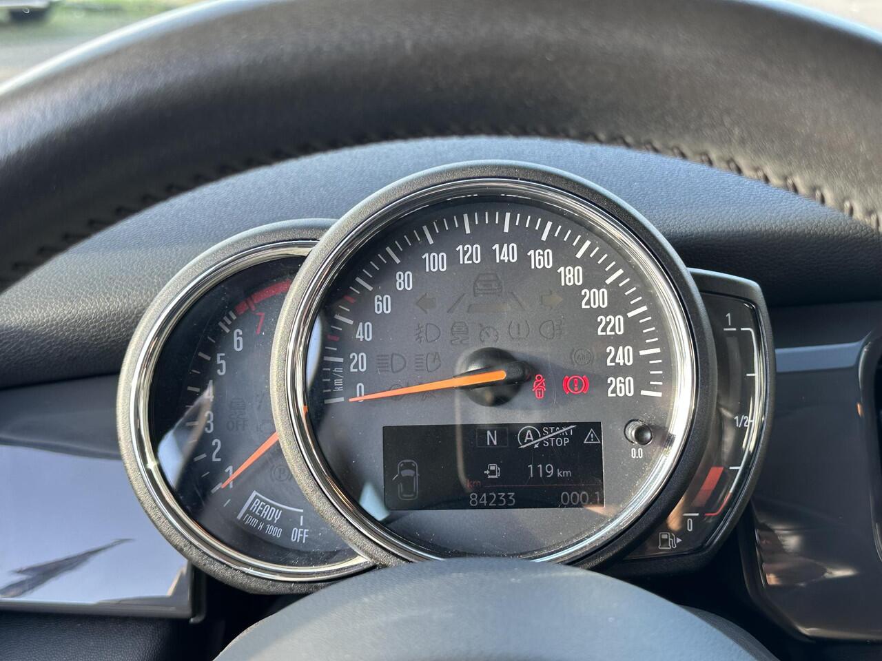 Mini COOPER 1.5 Essential Grote Navi & Apple Carplay