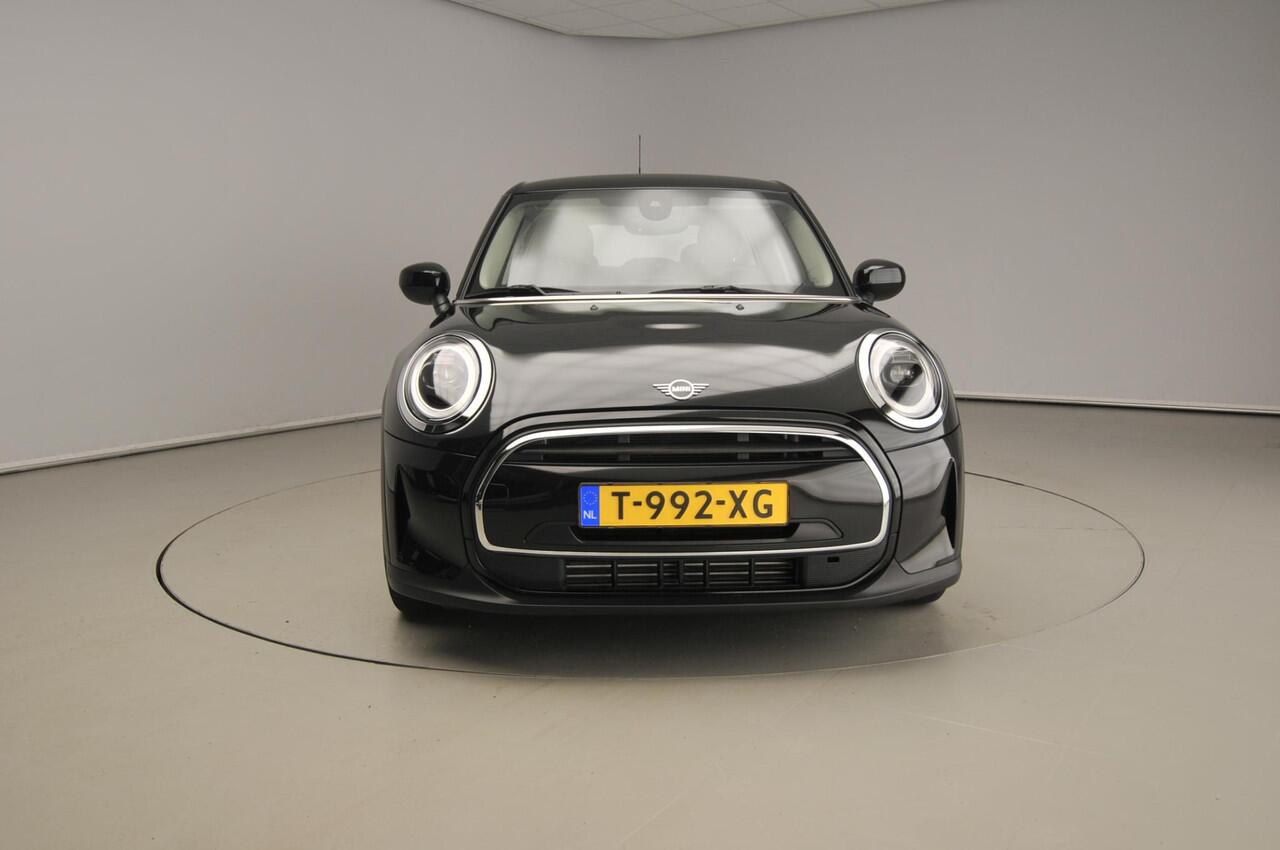 Mini COOPER 5-deurs Automaat / PDC / Climate / Cruise / LED / Alu wielen 16 inch