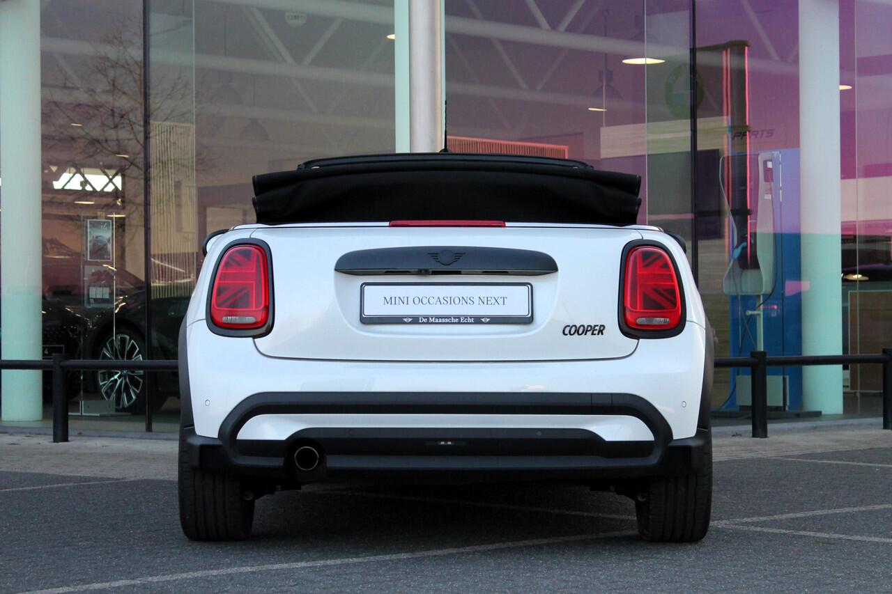 Mini COOPER Cabrio Classic Automaat / Sportstoelen / Stoelverwarming / LED / Cruise Control / Harman Kardon / Achteruitrijcamera / Comfort Access
