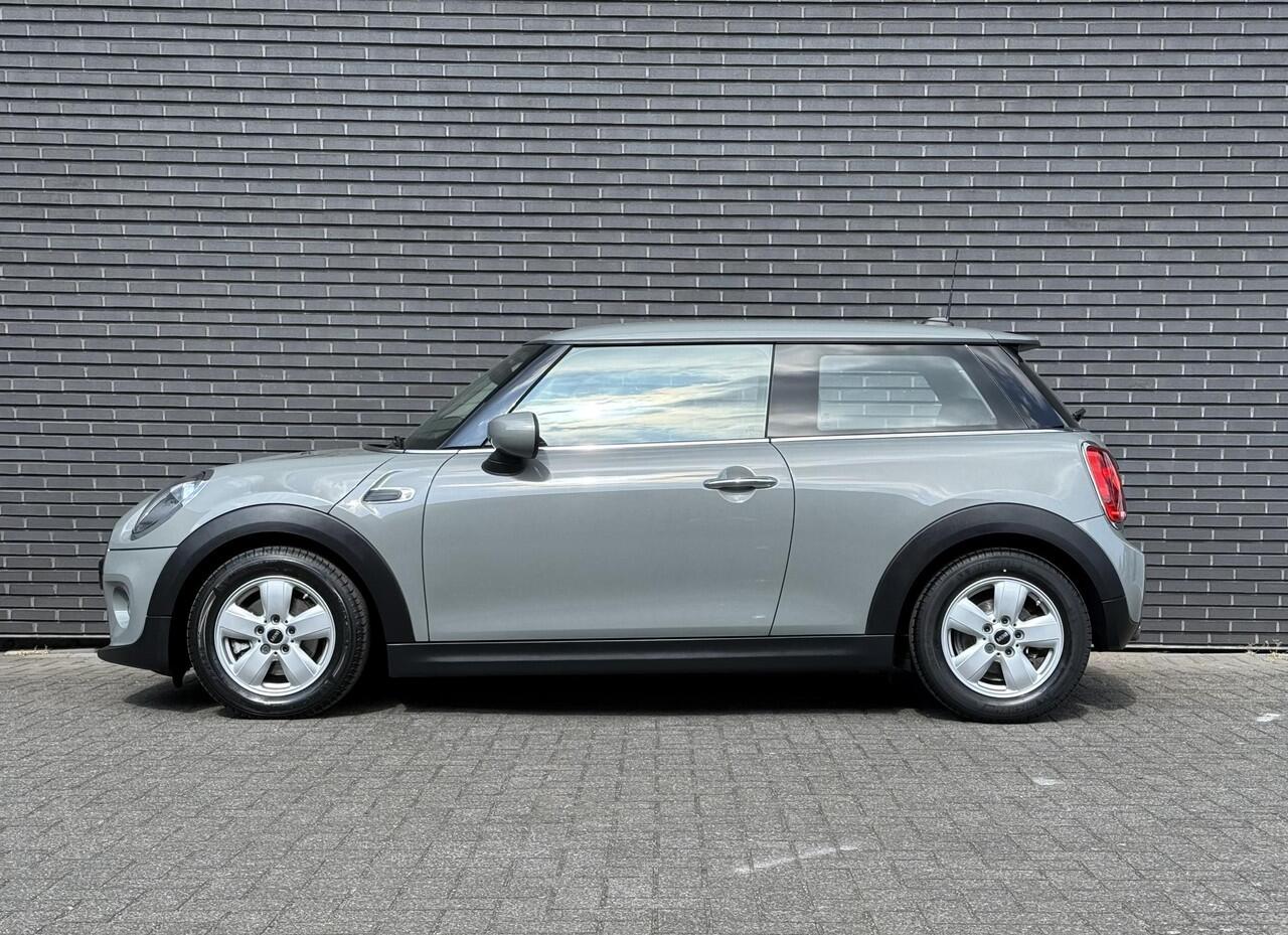 Mini COOPER Hatchback 3 deurs / Airconditioning / Elektrisch Pakket / DAB / 15 Inch / Chrome Line