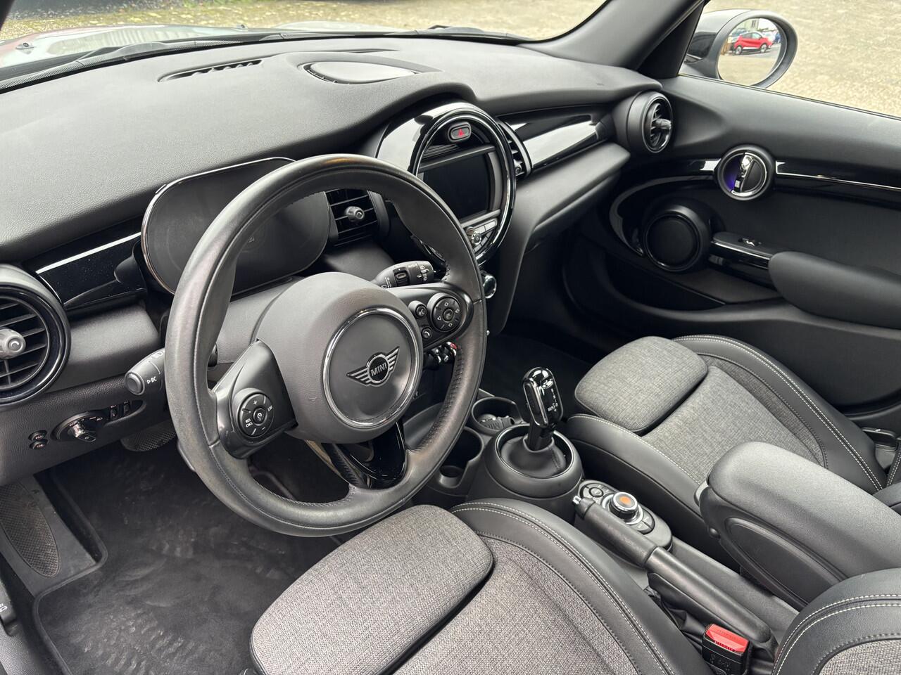 Mini COOPER Mini 1.5 Chili Automaat Full LED / Sportinterieur / Carplay