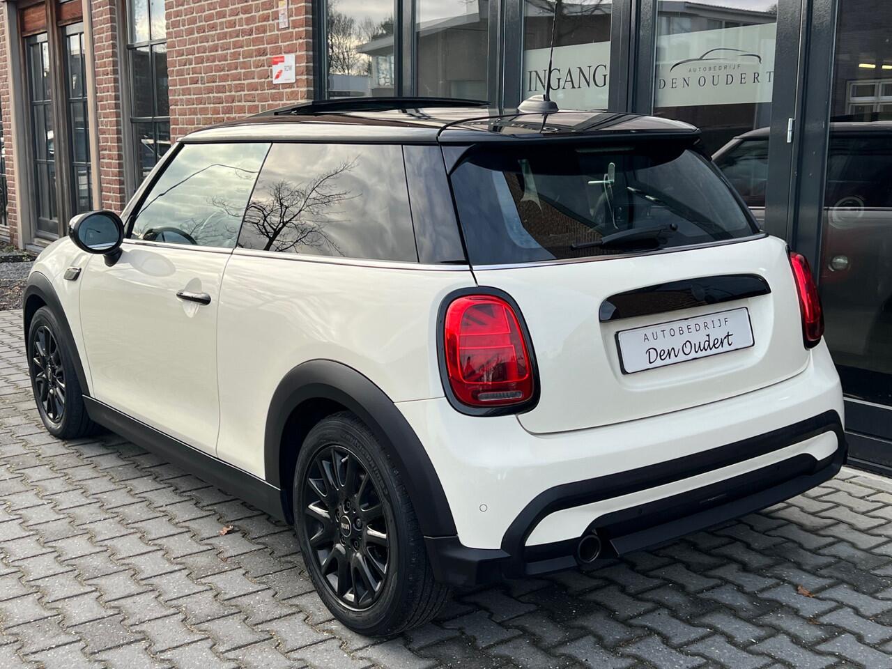 Mini COOPER Mini 1.5 Classic Aut. PANO / CARPLAY / LEER / LED 2022