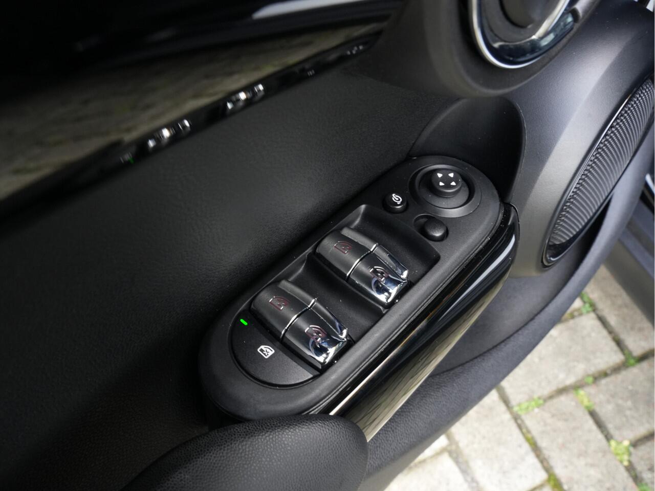 Mini COOPER Mini 1.5 Automaat Business Edition | Navigatie | Pano | LED | Leer | Climate Control