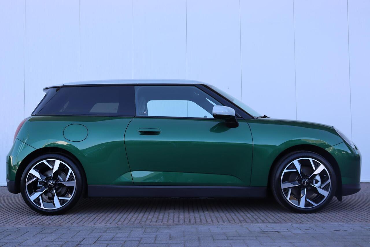Mini COOPER 3-deurs E | Favoured M Stuurwielrand verwarmd/ Comfort Access/ panoramadak/ Stoelverwarming/ Head-Up