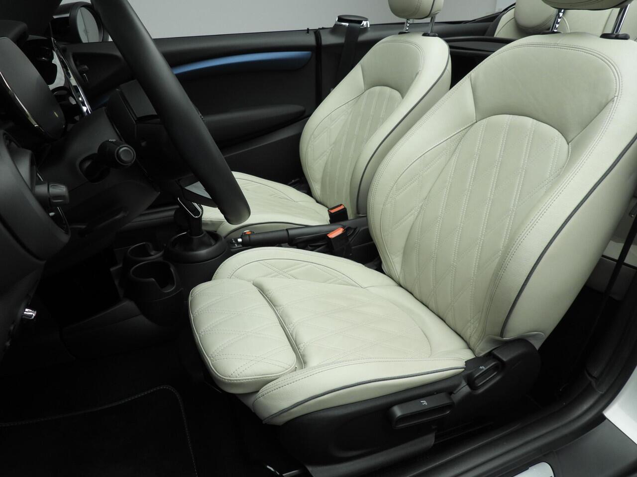 Mini COOPER Cabrio Automaat / Sportstoelen / Leder / Stoelverwarming / PDC / Cruise / Alu wielen 17 inch