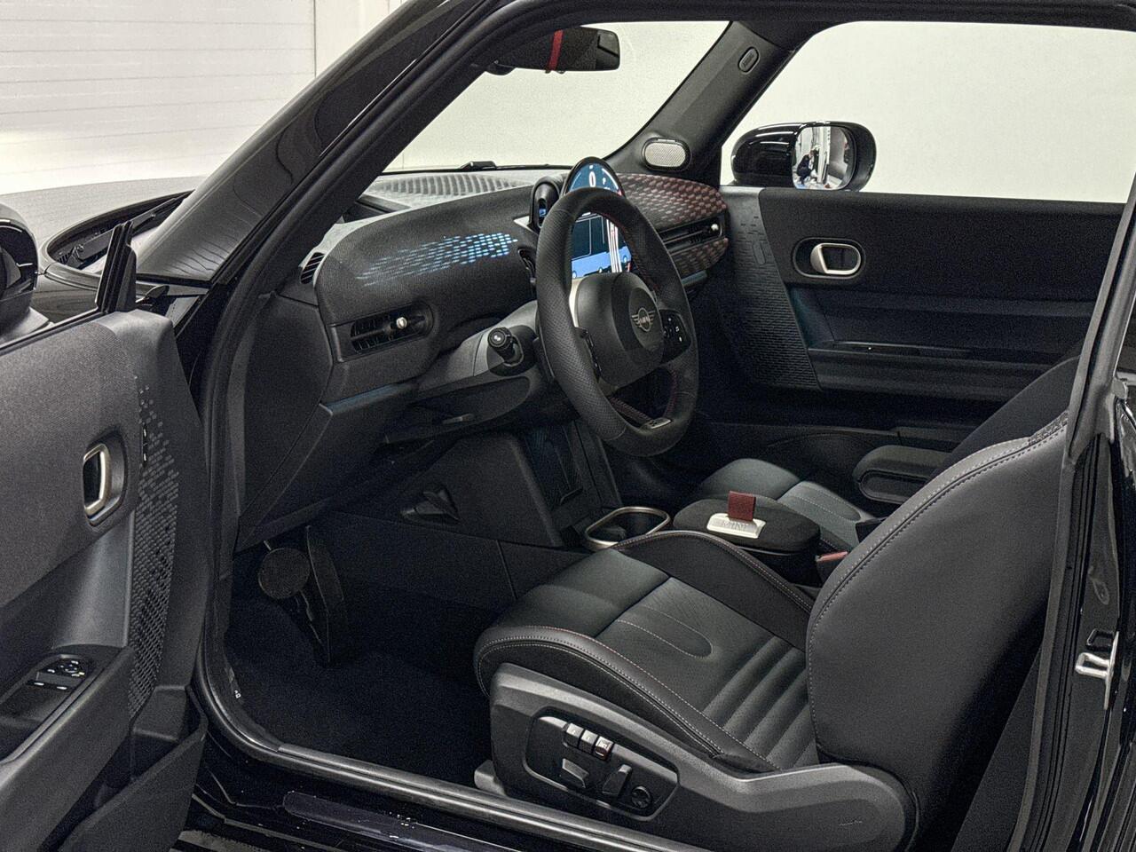 Mini COOPER C | John Cooper Works Uitvoering | Pakket M | 18" John Cooper Works Lap Spoke Jet Black