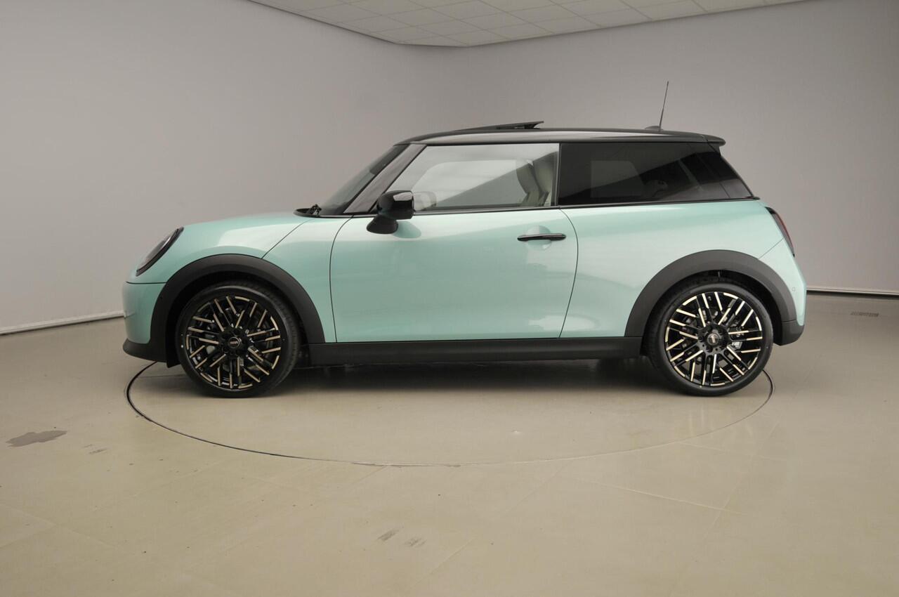 Mini COOPER 3-deurs C Automaat / Favoured Trim / Pakket M / Panoramadak / Park assist / Head-up / Alu wielen 18 inch