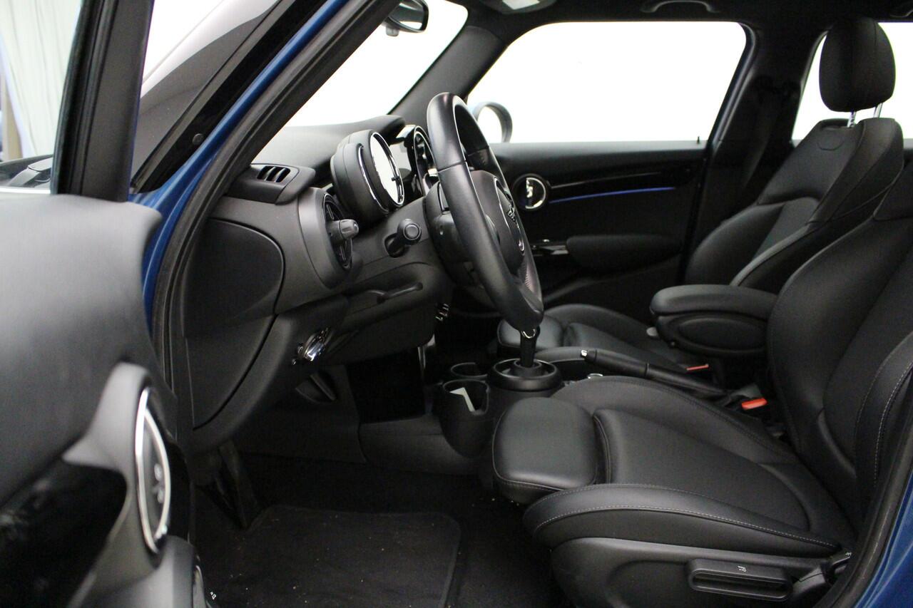 Mini COOPER 5-deurs Classic | Panorama | 17" | Led | Automaat