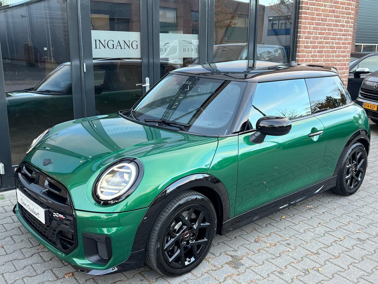 Mini COOPER Mini 1.5 C John Cooper Works M / PANO / JCW / CARPLAY