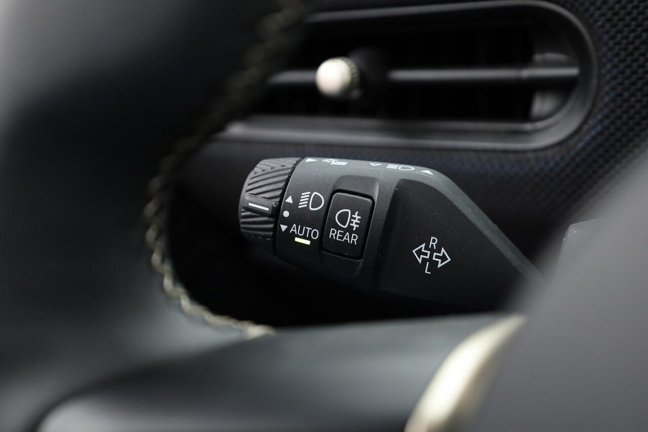 Mini COOPER Mini 1.5 C Classic - Pakket L | Pano | HUD | H&K | Cruise | 360*Camera + PDC | Keyless | Stuur + Stoelverw. | Nav + App.connect | Dodehoek | Acc V