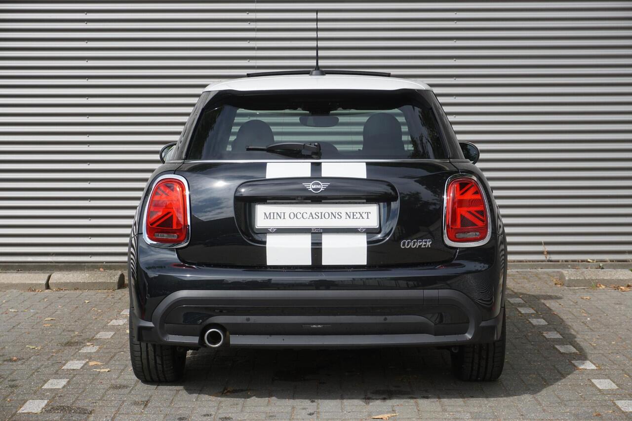 Mini COOPER 5-deurs C MINI Yours Uitvoering | 17" LM Roulette Spoke two-tone | Glazen panoramadak | Achteruitrijcamera | Driving Assistant