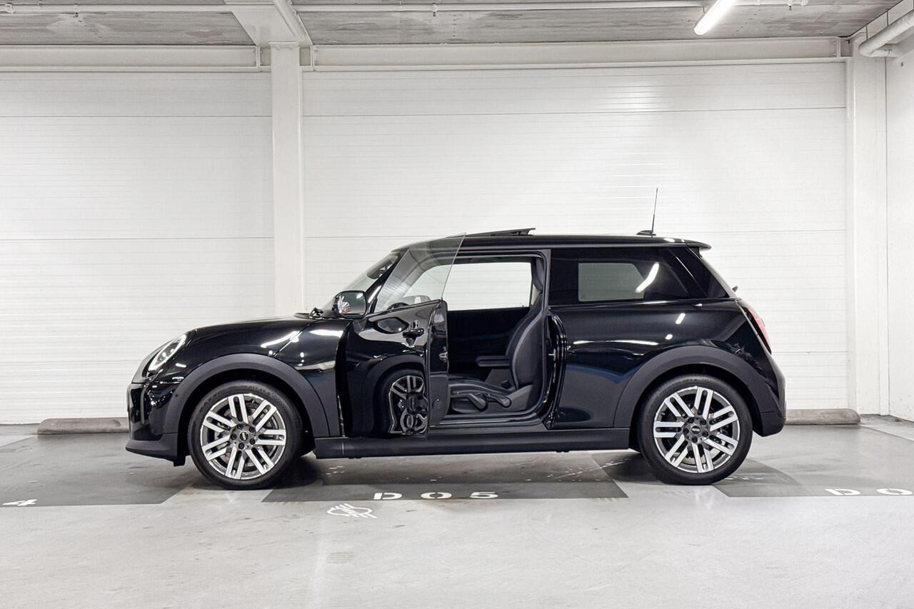 Mini COOPER C | Classic Uitvoering | Pakket M | Panorama dak | 17 inch Parallel Spoke 2-tone