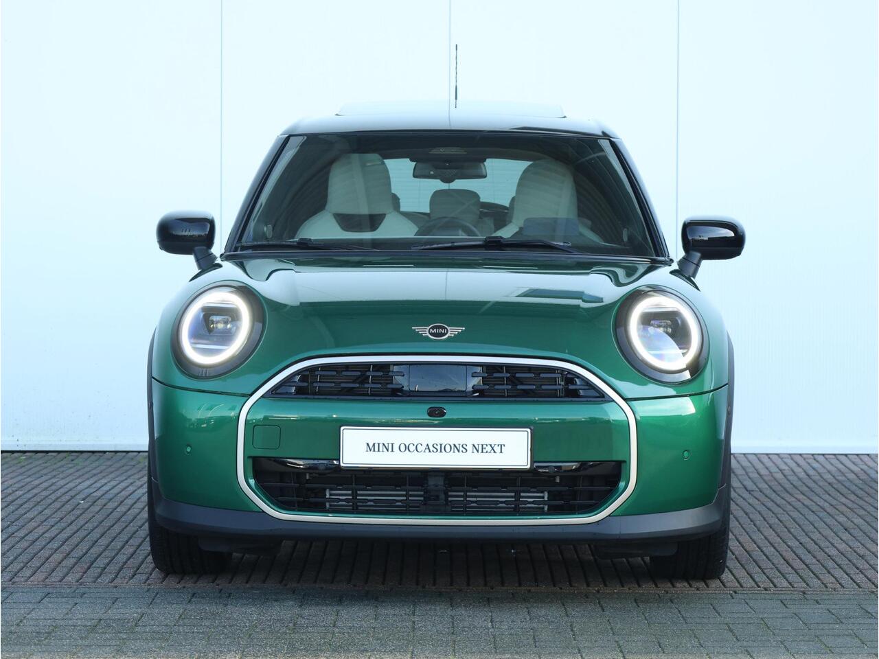 Mini COOPER Mini 1.5 C Favoured L Panoramadak/ Harman-Kardon/ Head-Up/ Comfort Access/ Stuurwielverwarming/ Stoelverwarming/ Getint Glas