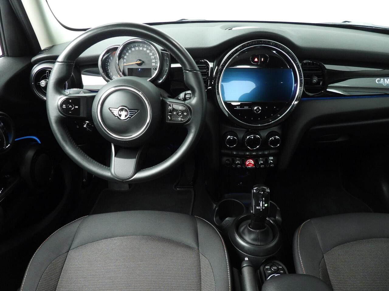 Mini COOPER 5-deurs Automaat / PDC / Climate / Cruise / LED / Alu wielen 16 inch