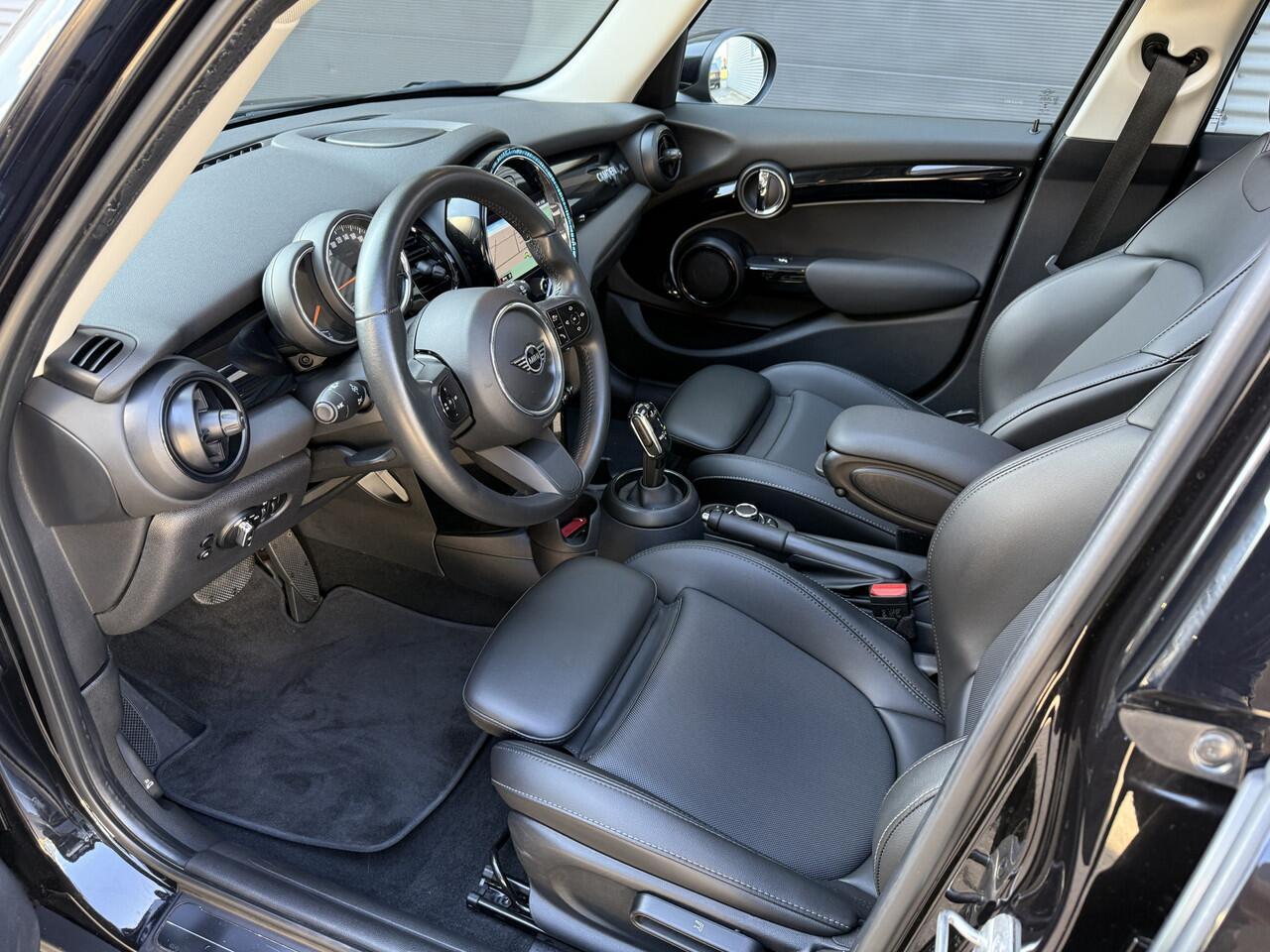 Mini COOPER Mini 5drs 1.5 Pano/Camera/Leder/Apple